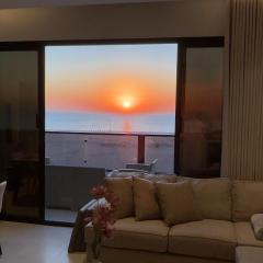 شقة فاخرة بشرفة على البحر