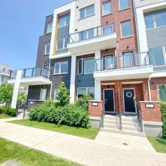Downsview Park Luxury Townhome near Yorkdale Transit