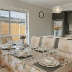 Brand New 5 Bedroom Park Ridge Family Home, Fast WIFI, Secure Parking