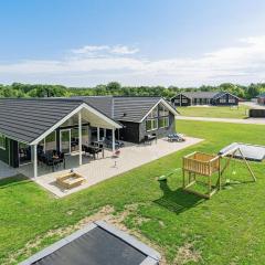 18 person holiday home in Grenaa