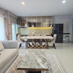 Elegant Home near MRT Central WestGate and Central WestVille 3 to 10 Min Drive