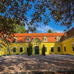 Pluto Lovas Vendégház