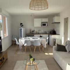 Bright and quiet apartment near attractions