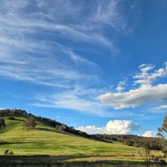 Cottage on Yass River Farm - Pet & Horse Friendly - Ideal Road-Trip Stopover
