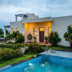 StayVista at Casa Shwika with Pool and Lawn