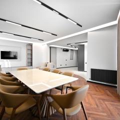 10th Floor 3bedroom City View Apartment with Terraces