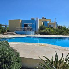 In 2015 fertiggestelltes Ferienhaus mit privatem Pool und Meerblick