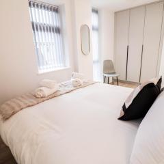 The Chiltern View - 1BR Centrally Located Flat with Contemporary Style Decor & Free Secure Underground Parking