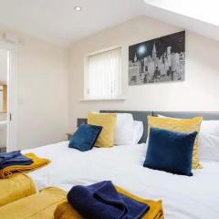 Oxheys Stays - Sleeps 7 - Home from Home