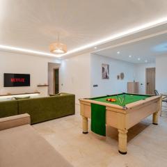 Appartement with 8 Ball pool