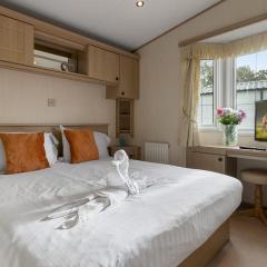 Greendale Splash Escape - No Commercial Sign written Vehicles,Fishing Nearby & Communal Swimming Pool Open April to September