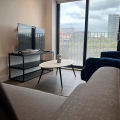 Joyful Group - Stylish 2 Bedroom Duplex with Sofa Bed in Salford M5