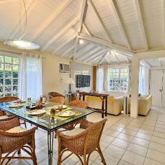 Casa na Ferradura com piscina e churrasqueira