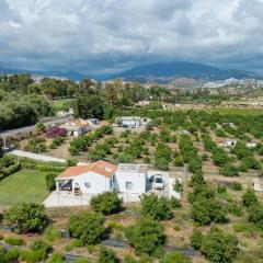 La Casa de los Aguacates entre Marbella, Benahavìs y Estepona