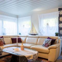 Große Helle Wohnung am Wald in Bad Saarow Nahe Grünheide und Berlin Souterrain