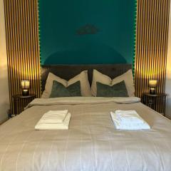 Neu Fotos entsprechen einer ähnlichen Wohnung wird neue Farben gestrichen neues Bett nahe Interlaken