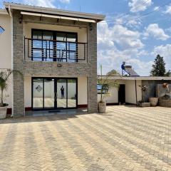 Luxurious 6 bed 6 baths in Sunridge - 2299