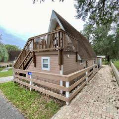 Lilac Loft- Lake, Pool, Pickle Ball, Disney, Fun!