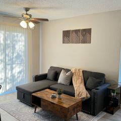 The Cozy Condo - Your Home Base near all amenities