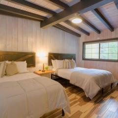 Destination Oak Creek 6 -with shared patio