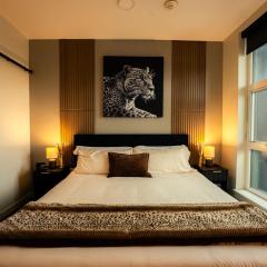 Heart of Downtown Apt with City View, Walkable to HotSpots