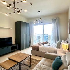 Downtown Deck l Charming Studio w Balcony l Fully Equipped Downtown