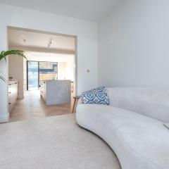 Modern 3BD Home with Garden West London