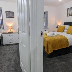 Modern Four Bedroom House near Attractions, Stadium, Town Centre, Parks and Lake - Sky n Netflix - Convenient Transport