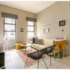 Lovely Rosebank 1-bedroom condo with pool & cinema