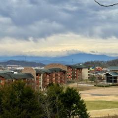 "Land of the Free, Home of the Brave" Double Luxury Treehouse for 12 Near Dollywood & Pigeon Forge