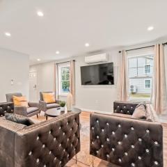 Spacious House with King Beds in Prime Location