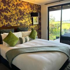 Incredible mountain & sea views