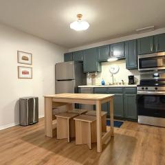 Main St Studio - Walk to Lifts, Dining, and Shopping