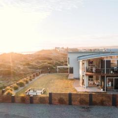 Tahiti Haven Ocean Front Modern Family Escape