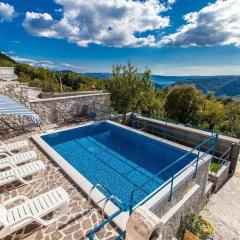 Holiday home in Baretici 39276