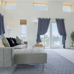 Stylish 2 Bedroom Duplex Apartment - Close to City Centre - Balcony, Free Parking, Self-Check-In, Fast Wifi & Smart TVs by Yoko Property