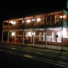 Honeysuckle Inn - Violet Town