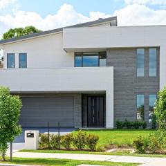 Lakeside Golf Views Gledswood Hills & Camden & Campbelltown