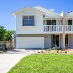 Camellia - Pet Friendly - 3 Min Walk to Centre of Berry