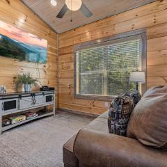 Pet-Friendly Sevierville Cabin, Hot Tub, Air Hock
