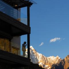 Mid Hill White Lodge