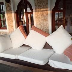 Little nyumba ya mwezi