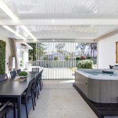 Wavesong on Watts - Pet Friendly with Spa