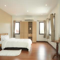 Browny house - Doi Suthep View