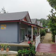 ลาภะ เกสท์เฮาส์ บ้านรักไทย