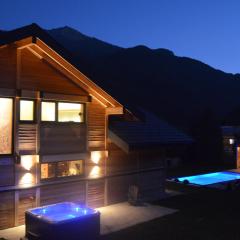 Chalet neuf, Jacuzzi, piscine privée mai-sept, pétanque, proche Paradiski