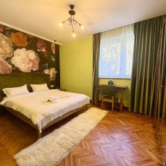 Boutique Central 2 BR Apartment