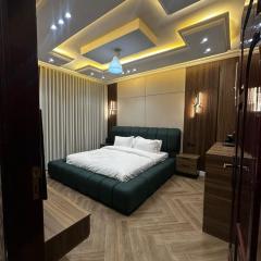 غرفة أنيقة مع حمام خاص - مثالية للزوار والمسافرين