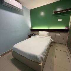 Pillows Plus City Top