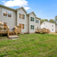 Ideal Family Stay Sleeps 20 in Bloomfield, CT